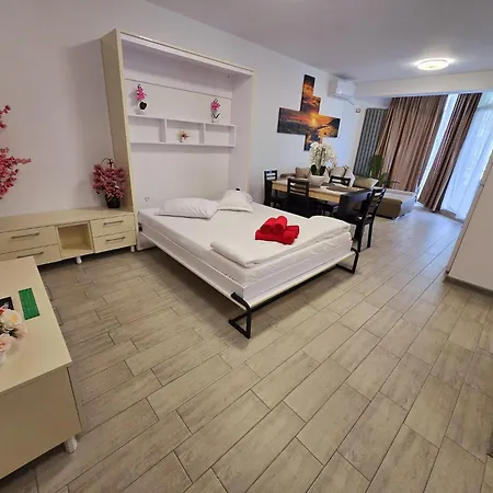 Azizi Sea Breeze Premium - Pool & Langa Plaja アパート *