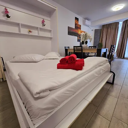 Azizi Sea Breeze Premium - Pool & Langa Plaja *